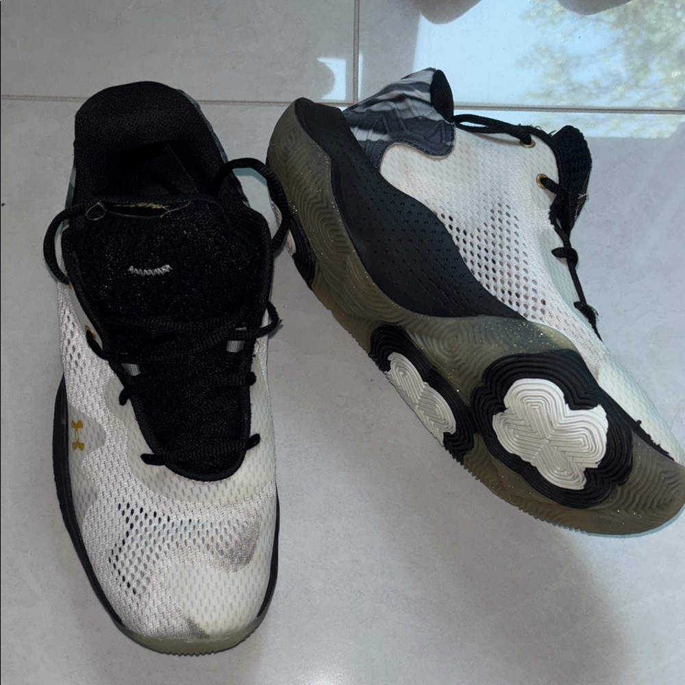 10.5w/m9 Black and White basketball Sneakers
